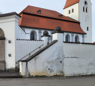 Bild 1 - Vor der Renovierung der Kirchenumfassungsmauer